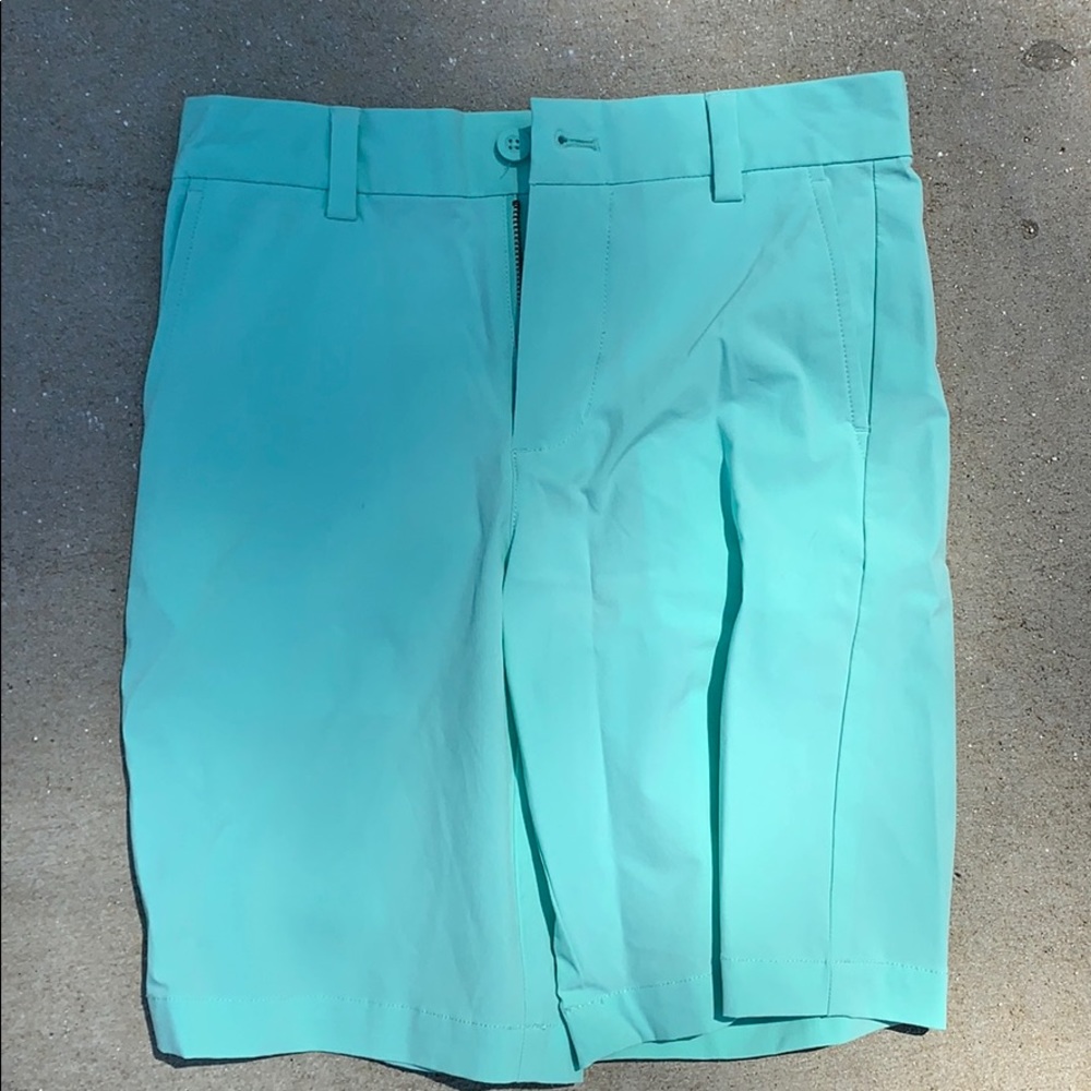 Like new performance shorts size 8 Vineyard Vines